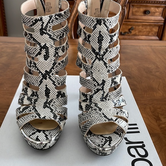 Women’s snake skin bootie, size7. - Picture 2 of 6